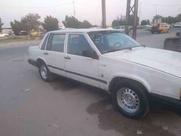 سلام عليكم فالفو موديل 86 مكينه وكير بلاد اوتماتيك رقم نجف ألماني تحويل مباشر كهربائيات وتخم تاير حداديه شواصي   بيع او مراوس ***********
