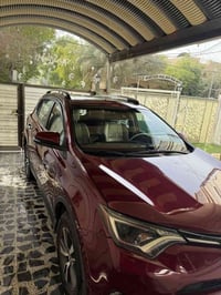 من رخصت الادمن سيارة تيوتا راف فور 2018ماروني للبيع السعر 170 وبيهة مج...