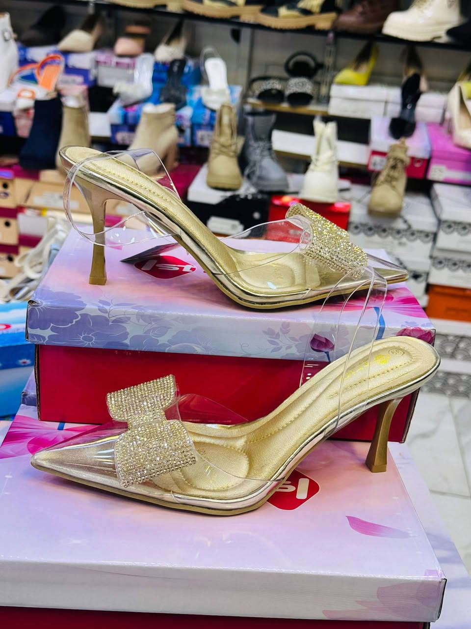 وصلتنا $   ، موديلات جديدة مختلفة 😍
أحدث الموديلات لـ 2026 
 
✅ تميزي بإطلالة جميلة وساحرة مع (#محلات_فاروق_عمر )

#تخفيضات 
يتوفر حذاء نسائي كعب شفاف طبي 
القياسات كامله من 37_41
سعر القطعة ١٣ الف 

🌺 تواصلي عبر الخاص واطلبيه الآن قبل نفاذ الكمية او واتس ***********

العنوان/ الفلوجة  شارع كراج الفورتات خلف الحديقه العامه قرب___ مول الوليد___
تتوفر خدمة التوصيل لكل العراق ب🚕
إلى بغداد خلال 24 ساعة - وإلى المحافظات خلال 48 ساعة
