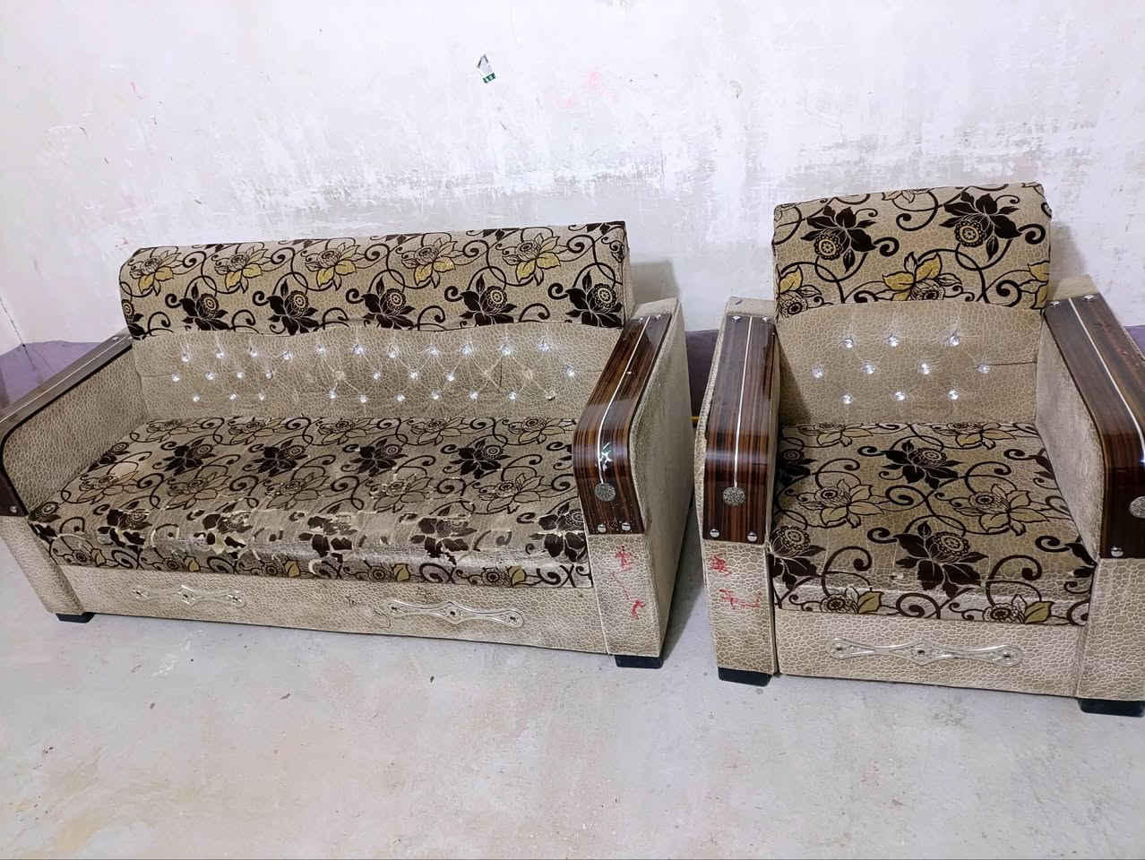 تخم قنفات ١٠ مقاعد ثقيل السعر ٢٠٠ الف بيع مستعجل الاتصال على الرقم ***********
