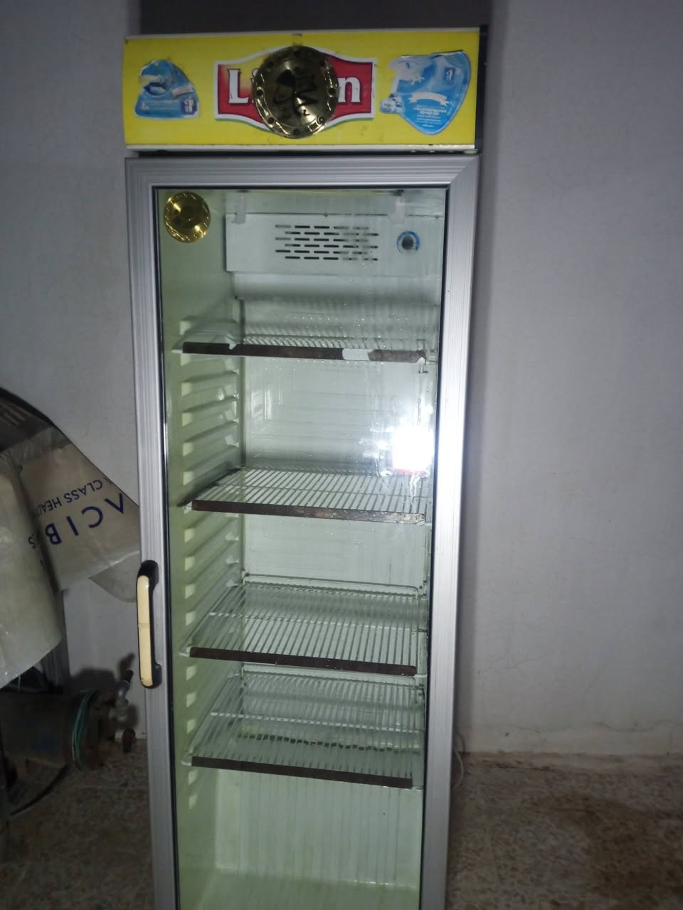 سلام عليكم 
غراض محل 
بردد عدد 2. سع.ر الواحد 200 شرط كله وضع شركة ما مبدل بي حاجه
 رفوف 175
باب قفل من الداخل 125

 مكاني كركوك دوميز 
‏‪***********‬‏
