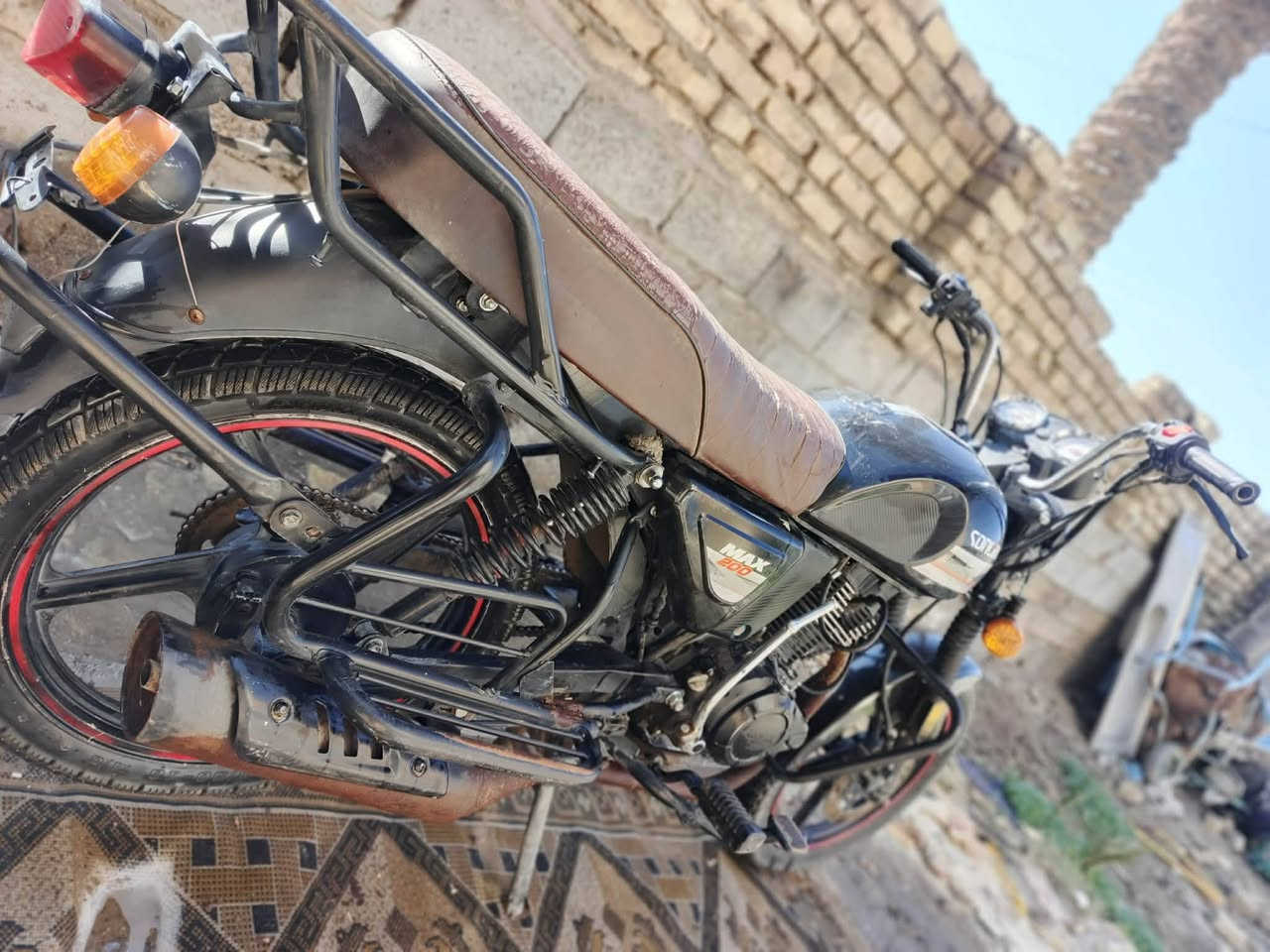 سلام عليكم دراجه للبيع
موديل 21
كهربائيات كمله كله شغال سلف اشاير
بيهه نقوصات بسيطه وضح بل صور
دراجه متروكه بس شغاله كلهه 
ع وضع شركه 
دراجه بدون اوراق يعني بلاديه بدون اوراق 
سعر 650بيهه مجال حك 
اتصال ع رقم ***********
