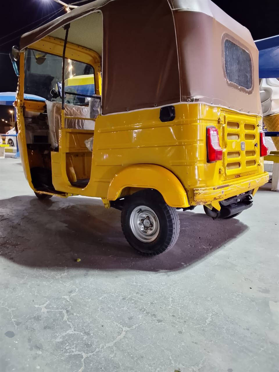 السلام عليكم /تكتك باجاج 2020 رقم وسنوية مكفولة كفاله عامه السعر 6500 وبيها مجال المكان بصره حيانية/الرقم *********** تصال
