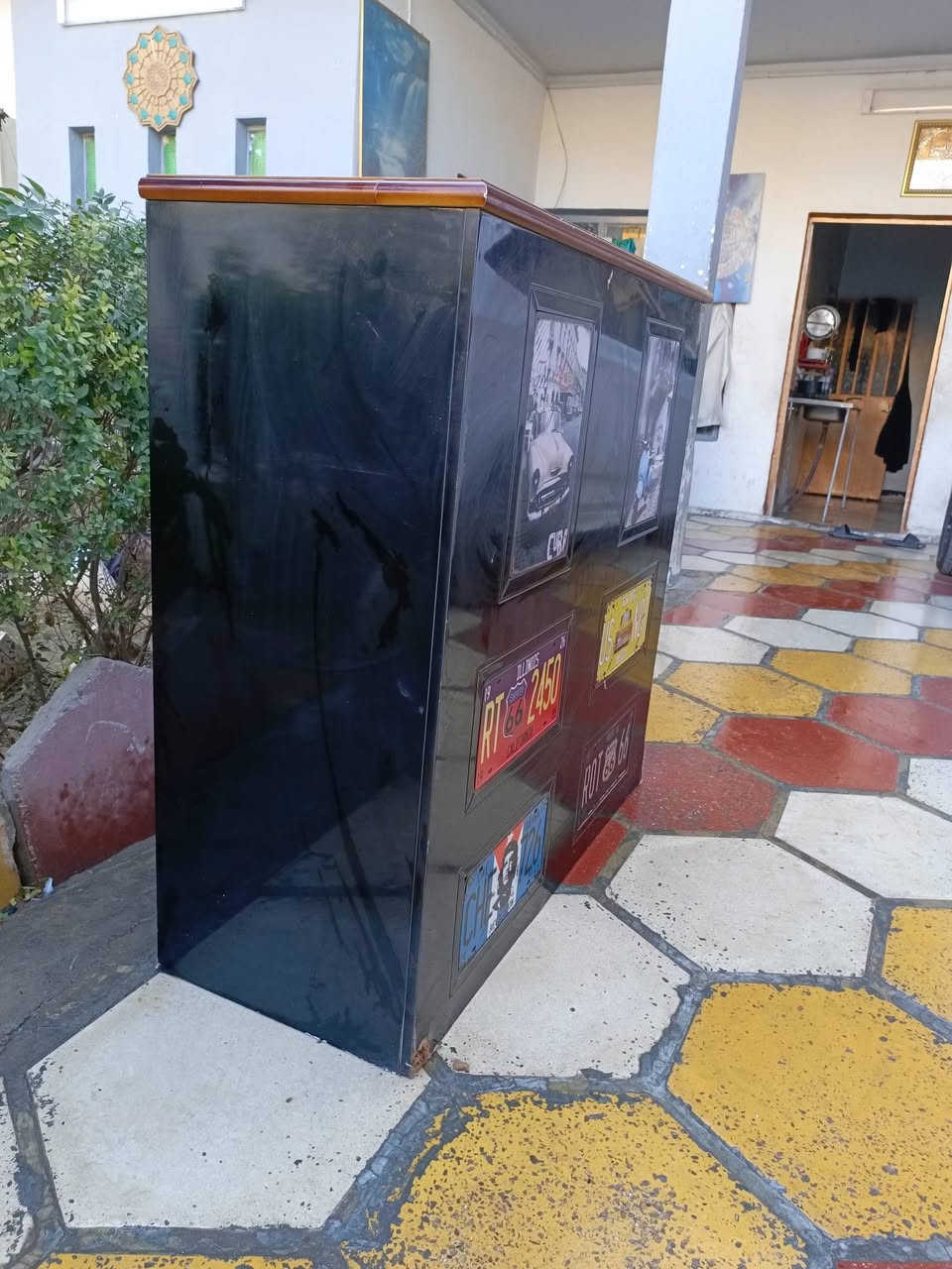 ميز مكتب او جم او مطعم او كوفي 
ميز مضيف مابيه شي 
العنوان بغداد مدينه الصدر الاورفلي 
سعر 75الف بيه مجال 
رقم الهاتف: ***********
