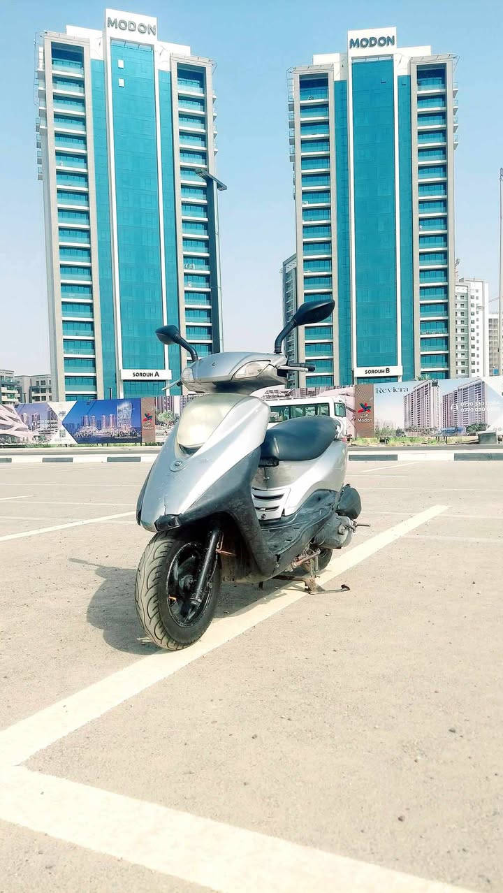 سلام عليكم دراجه بريز للبيع كهربائيات شغاله وسلف شغال وشلعه ومعدل اوراق موجوده تخم تايرات جديد المكان بغداد السعر خاص رقم ***********
