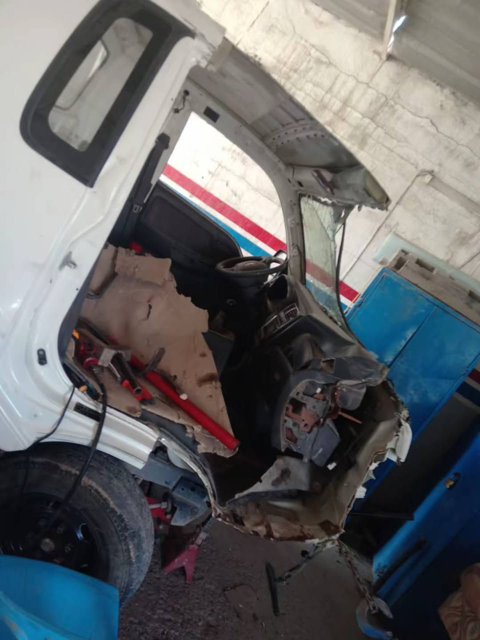 اي شخص يحتاج سمكرة صبغ يدلل شرط يكون الشغل شركة العنوان بغداد الدورة مدخل البعيثة ورة سيطرة الهواشة ٣٠٠ متر على اليسرة اول فرع بالبداية بجانب شركة شانجان للصيانة محل البراق سمكرة وصبغ السيارات الحديثة علاء أبو أوس ***********
