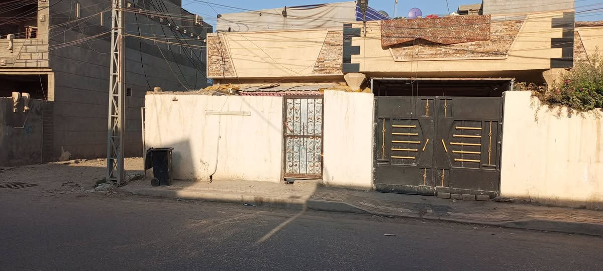 بيت تجاري. ركن للبيع سند 25 ملك زراعي  مقابل جزيرة بغداد السياحية اكميرة الشارع الرئيسي قرب سنتر اكميرة مقابل عيادة  دكتورة براء المساحة 208 متر الواجة 16 متر النزال 13 متر  يحتاج ترميم بصيط يتكون من حديقة استقبال مطبخ  غرفتين نوم صحيات ترك مداير البيت الطابق الثاني غرفة اسويت  سقفها سندوش اتصال ***********
