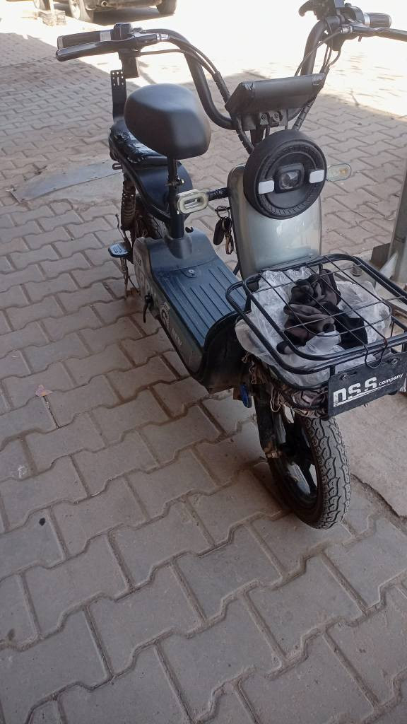 سلام عليكم دراجه شحن للبيع مابيها عيب 5 پاتري كامل شاشه الكترونيه كهربائيات كلها شغاله بشرط سعره 150 وبي مجال 
*********** كركوك, العراق
