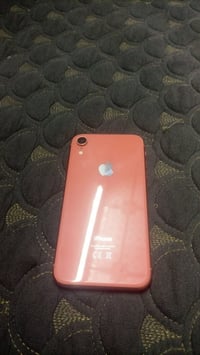 آيفون XR ١٢٨ • مقفول ايكلود • كسر شاشة