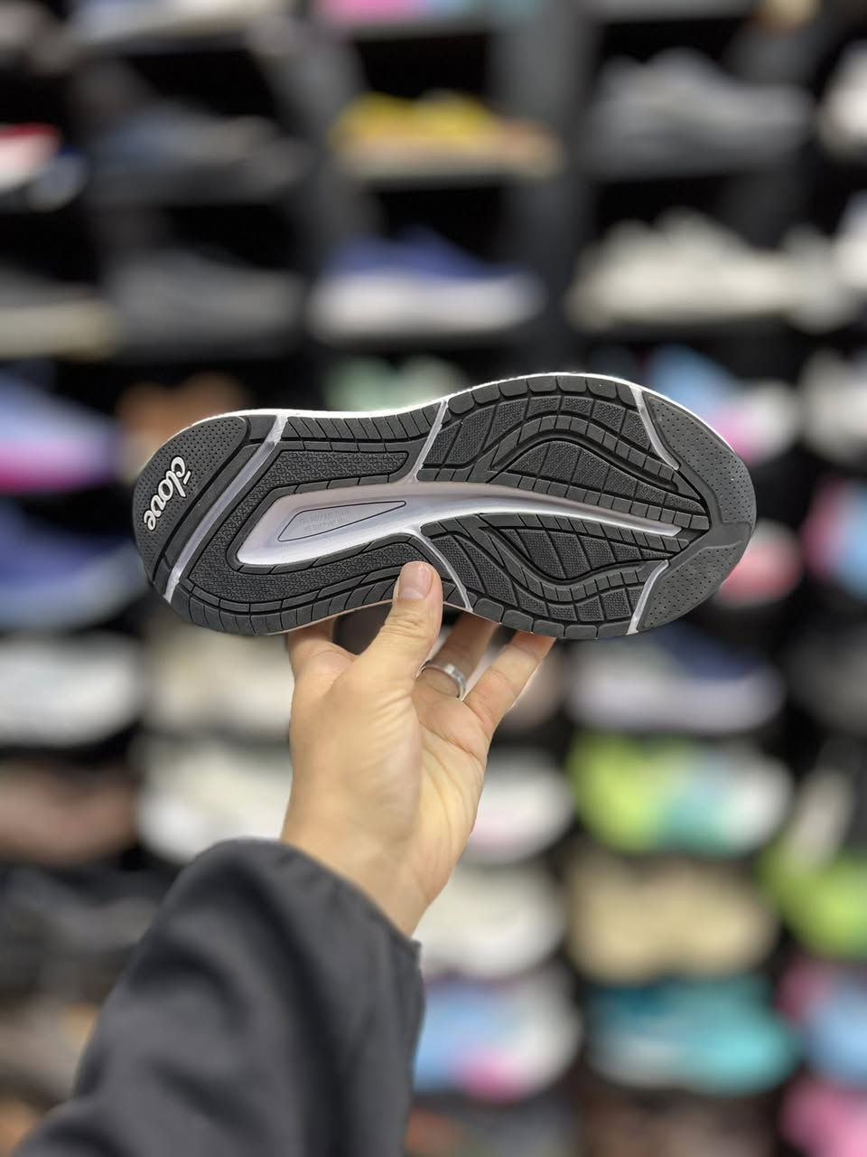 وكاله امريكيه Clove
السعر بلوكاله 165 دولار
ويمي غير ✌️😎

يوفر راحه وتوسيد عالي للقدم 
الأرضية ضد الانزلاق 
ارتفاع الحذاء حوالي 5 سم

قياس 37.5 القدم 23 
السعر 15

العنوان النجف ملحق الروان 
توصيل 🚚 محافظات 6 داخل النجف3 
*********** واتساب#
