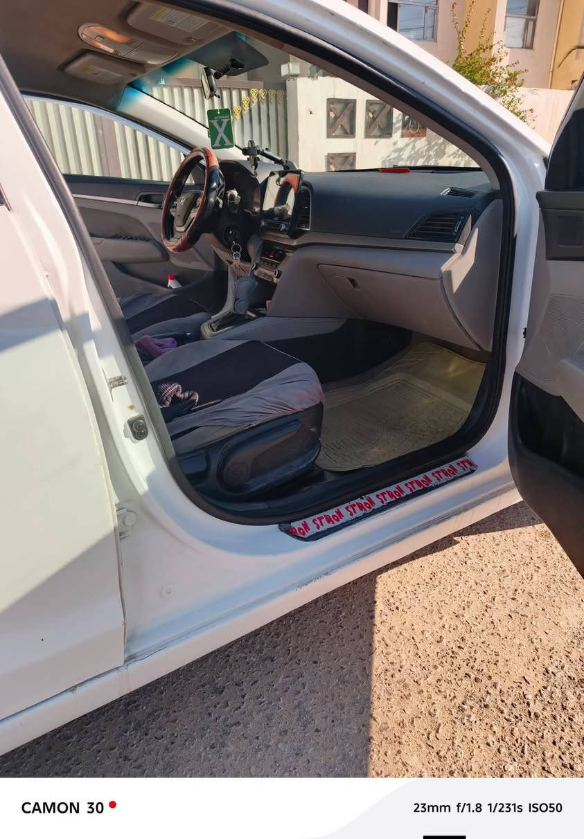 سلام عليكم عندي هاي الحلوه موديل ١٧امريكي اريد ابيعهه او مراوس هاذ رقمي ***********
