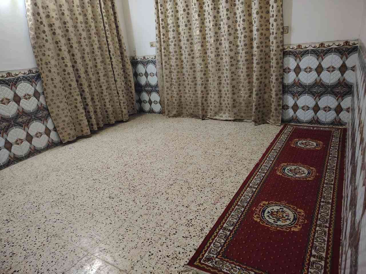 بيت #للبيع المساحه300 متر مكان بحي الشرطه ع شارع مقابيل الساحه والمدرسه بضعت النبوه اي استفسار الاتصال***********

