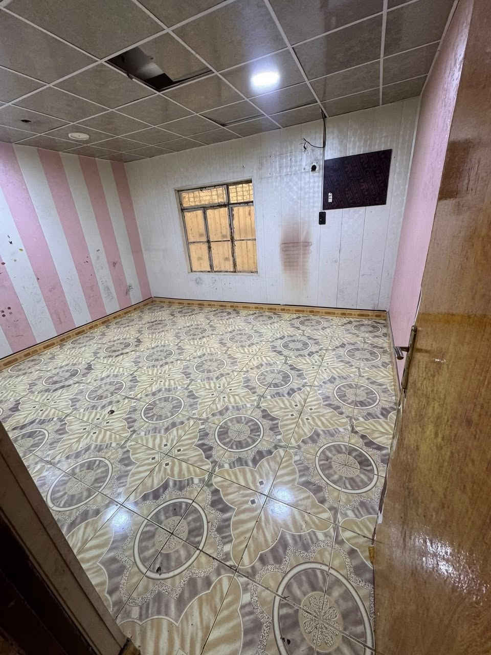 للايجــــــــــــار ✅
.
بيت طابقين للايجار في الجمعيات مساحه 210 متر 
.

مواصفات البيت  / 
.
خمس غرف منام ، صاله ، مطبخ ، استقبال، صحيات عدد 3
حديقه ، كراج 
.
سعر الايجار 900 الف قفل  
.
✅ الذهبي للاستثمار العقاري ✅

#مجــــــاز_قانــــــــونيــاً
—————————————
#ملاحظه لعملائنا الكرام يتوفر لدينا عروض عقاريه بيوت للبيع والايجار في كافة مناطق محافظة البصره كذلك يتوفر لدينا بنايات تجاريه للبيع في مناطق ممتازه بوارد شهري ممتاز 
‏‌‎ للمعلومات اكثر التواصل على الارقام الموضحه او زيارة
الموقع 
البصره_ شارع عام حي الزهراء _ قرب مستشفى النفط
***********
***********
