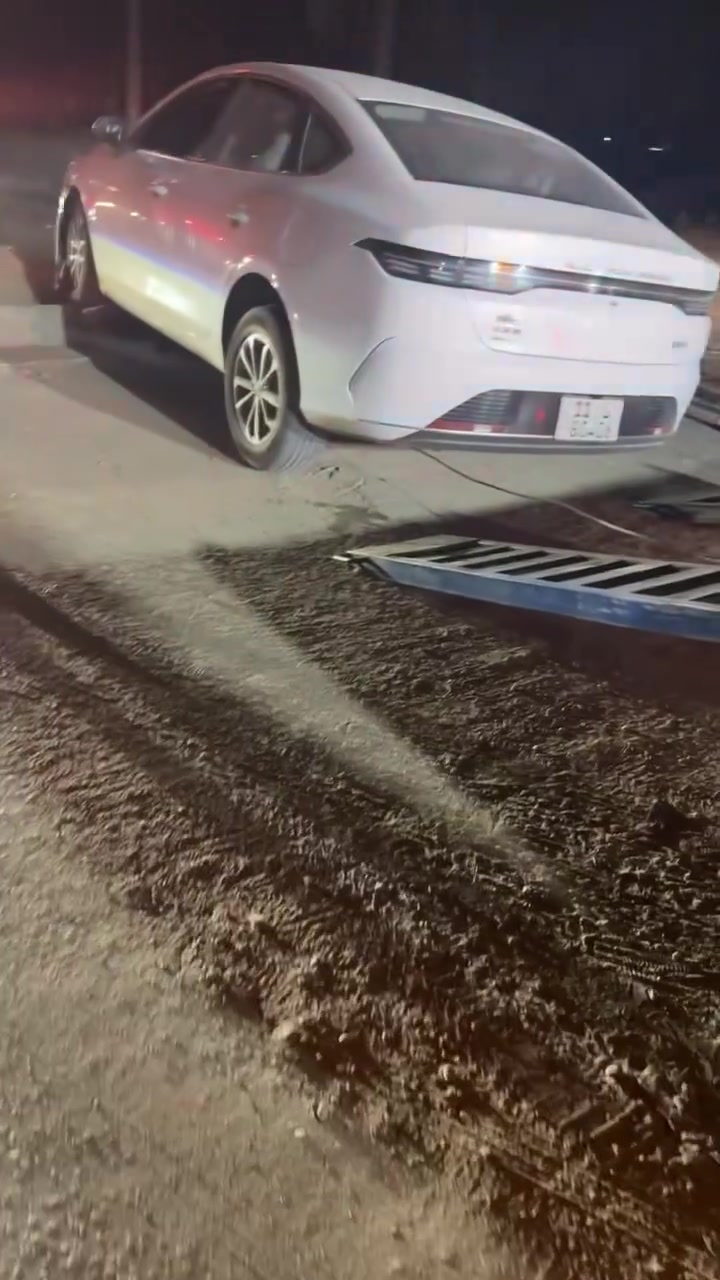 السلا عليكم عندي بي وايدي ديستروي موديل ٢٠٢٥ تعرضت الحادث بيع مستعجل مكاني ديالى ناحيه جديده الشط السعر ب١٦٥٠٠ وبيها مجال الرقم *********** ملاحضه تسحب السياره بكرين
