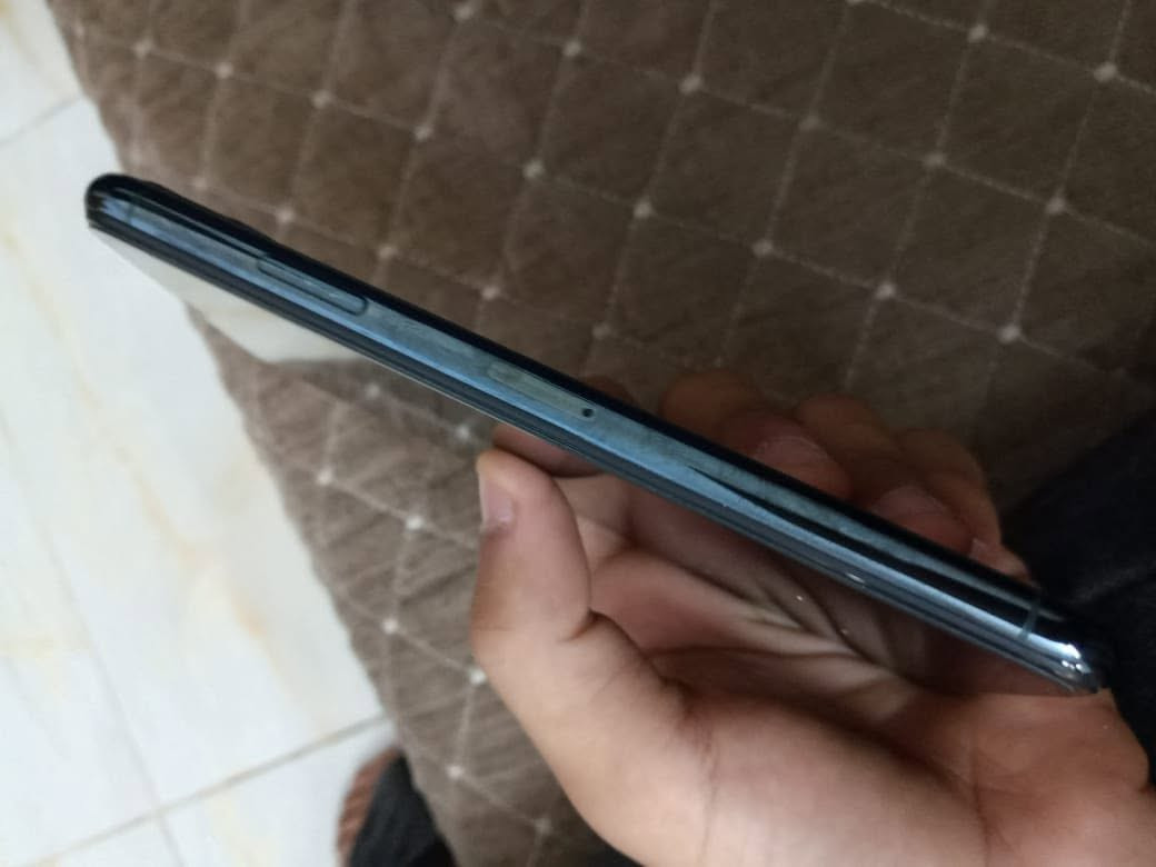 ١١برو ماكس للبيع مبدل شاشه بس بطاريه ٨٦بلاديه مستعجل عله بيعته ***********
