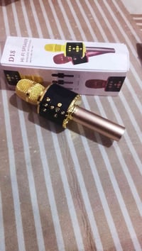 مايك DJ8 اللاسلكي – صوت قوي ولمسة فخامة 🎤✨ السعر 10والتوصيل مجاني 0770...