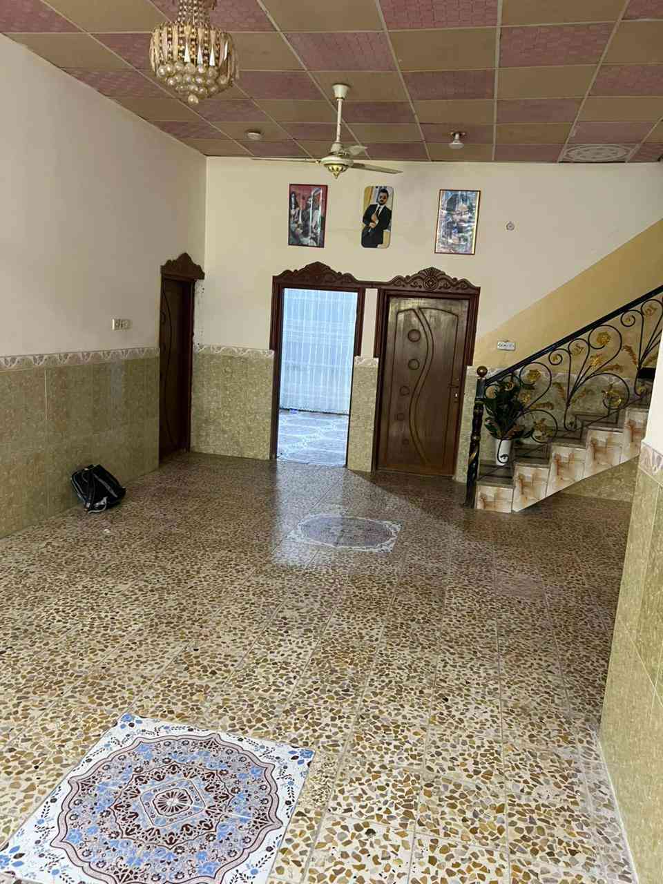 سلام عليكم توفر دار سكن لبيع العنوان ابي خصيب حمدان قرب مركز  المساحه ٤٥٠ متر كافت الخدمات كهرباء ماي مجاري شارع ١٠ متر  لبيت قاطين يتكون من ٦ قرف ويدوان مطبخ ومجمع صحيات جنس وقف سني السعر ٨٥ مليون وقابل لتفاوض الستفسار ***********
