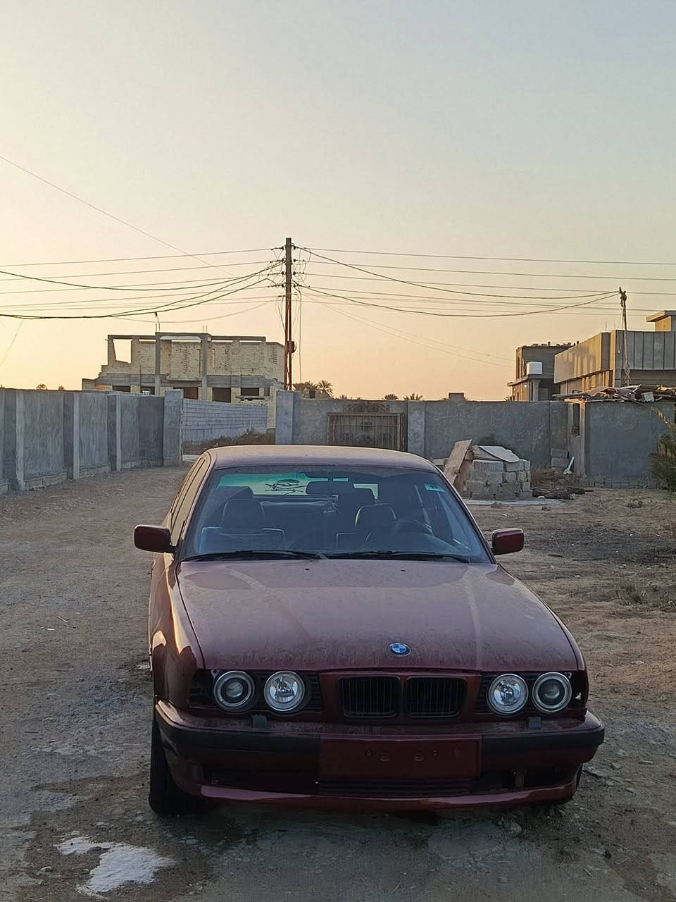 سلام عليكم بي ام525اصل بليته وسنويه بجم عريض موديل 90 مكينه مسكر عدل مكينه وكير خير  الله دبل جكمجه بدون فتحه مصبوغه عام اثر جراد غرفه كلش جديده مابيها نقص السياره تبريد ثلج تتدفئه شغاله متعوب عليه السياره لونها ماروني كلش حلو تحويل ثاني يوم سنويه لل28 مكاني بغداد رقمي للتواصل ***********
