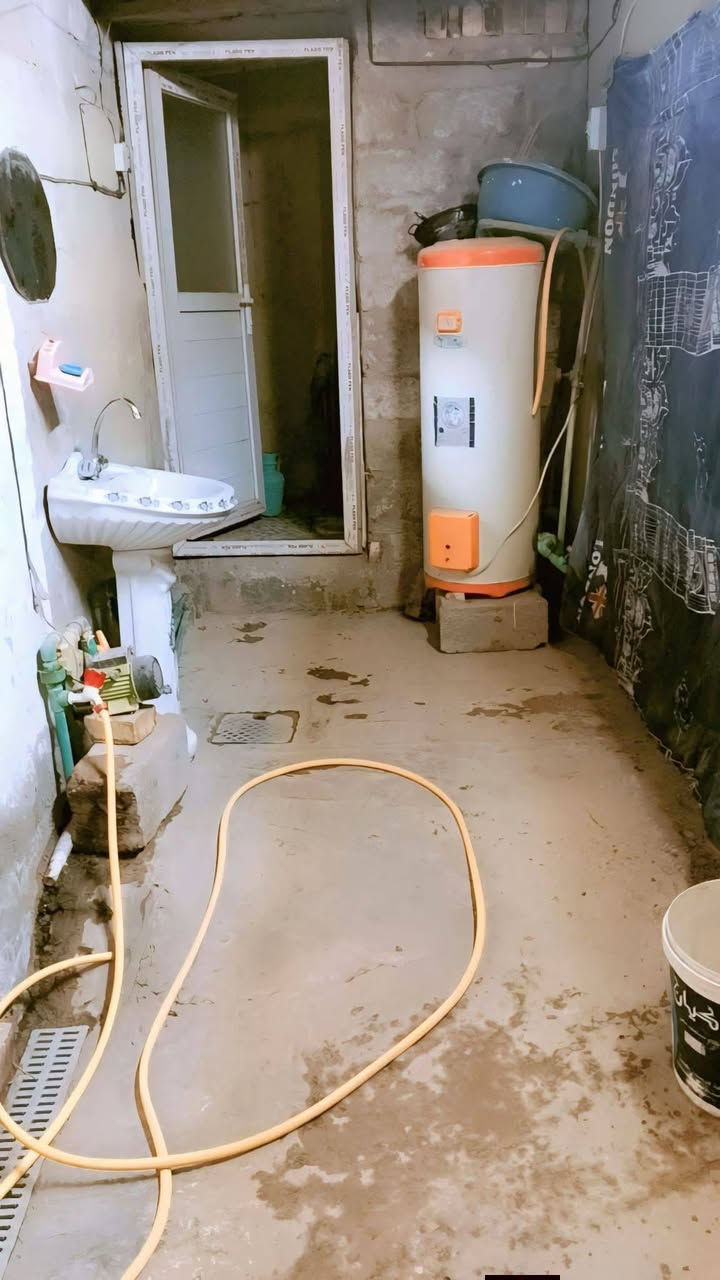 يعلن مكتب الكرعاوي اللعقار بيت اللبيع المساحه 100 متر سند 25 مشول بل تطيويب قرية البو جاسم مقابيل شارع الوكفه تصال على ***********
