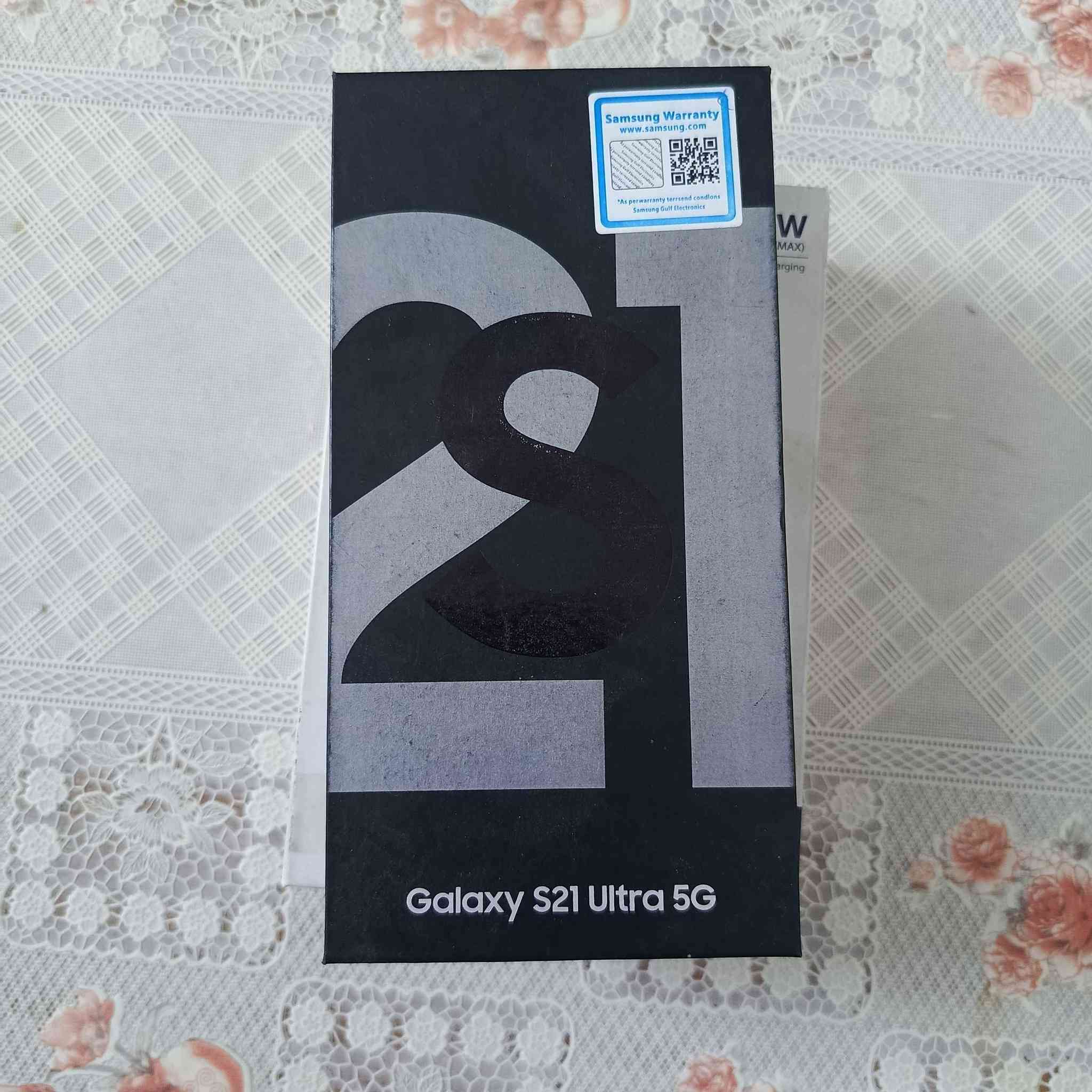 سامسونج اس ٢١الترا امريكي تك شريحه بحاله جيده عدا نقطه بسيطه قرب ال كامره ماخذه جديد. السعر ٣٠٠ الاتصال على *********** بغداد, العراق
