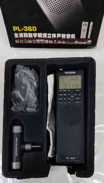 اكتشف عالم الموجات! 🌍
تغطية ترددات شاملة: 
يستقبل الموجات FM,,,MW,,,AM وSW (القصيرة) بوضوح استثنائي، بالإضافة إلى LW (الطويلة).
​تقنية DSP المتقدمة: يعتمد على شريحة معالجة الإشارة الرقمية (DSP)، مما يضمن حساسية عالية وانتقائية ممتازة لالتقاط المحطات البعيدة بضوضاء أقل.
​هوائي خارجي قابل للفصل: يأتي مع هوائي حثي ( هوائي MW/SW) لتعزيز استقبال الموجات المتوسطة والقصيرة،
وهوائي خارجي سلكي بطول 6 امتار (مرفق) لتحسين الأداء.
​وظائف إضافية مفيدة: يتضمن ساعة رقمية، منبه، مؤقت  ذاكرة تخزين المحطات تصل الى خزن 100 محطة
​الحالة: [ "بحالة جيدة جداً، مع جميع الملحقات الأصلية."]
​الملحقات المرفقة:
 [ سماعات أذن ، هوائي حثي ، هوائي خارجي ، كتلوك ."]
يعمل بطاريات قلم عدد 3
​السعر المطلوب: مراسلة الخاص 
​للتواصل والاستفسار (واتساب): [***********]
توصيل داخل العراق فقط 
​#Tecsun #PL360 #راديو #موجات_قصيرة #SW #FM #AM #للبيع #هواة_الراديو #تخييم #سفر
