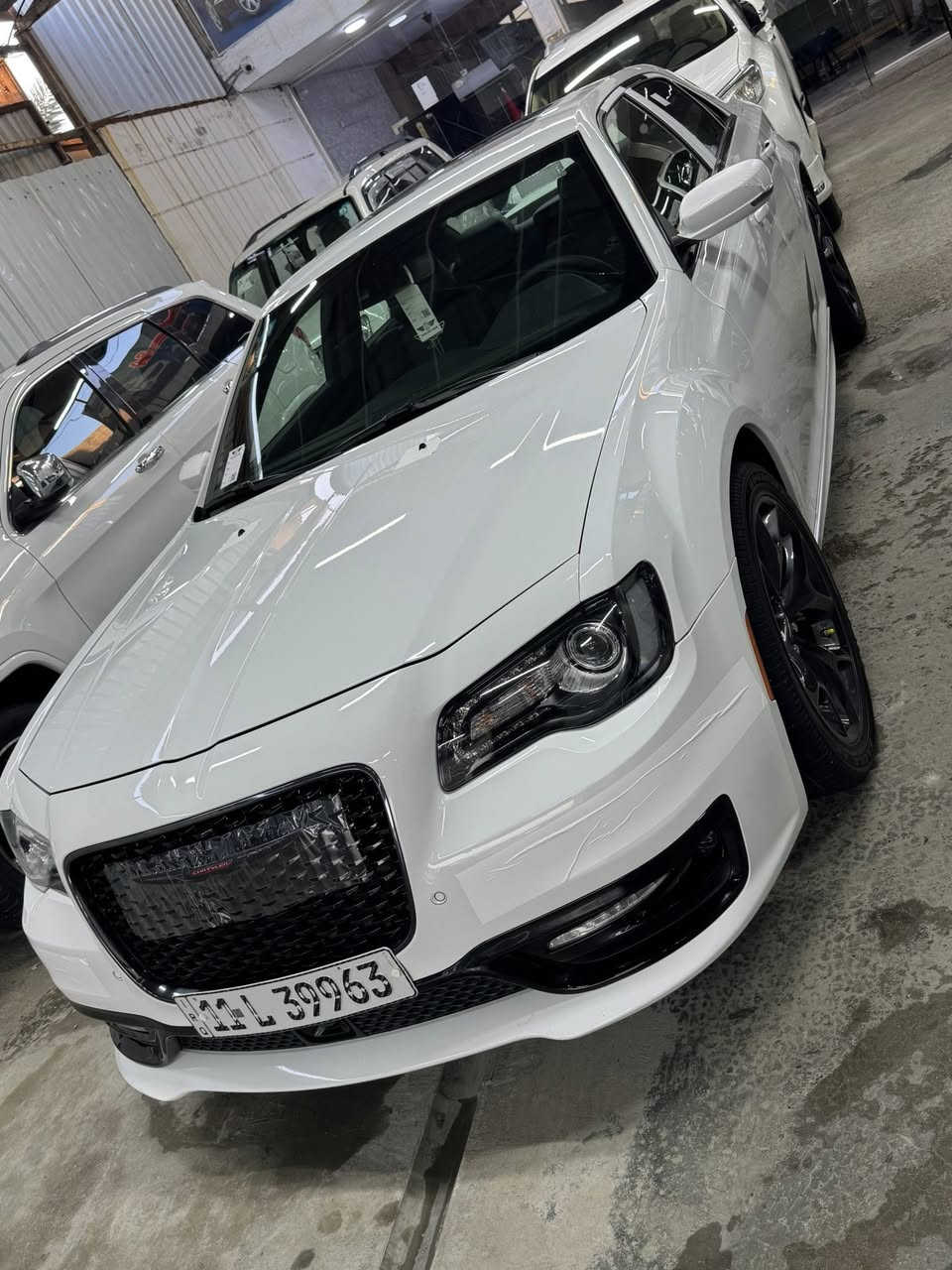 الموديل : 2023 . (خليجي) . 
العداد   :   ( 10.777 ) 
المحرك : V6 . 3.6L . 

السعــر ( 40 الف $ ) 
 

المواصفات :
* الواجهة الأمامية SRT. 
* پانوراما . 
* رادار مع مانع تصادم . 
* نقطة عمياء . 
* حساسات امامية . 
* مصابيح امامية زنون مع LED . 
* ويل قياس 20 أنج . 
* حساسات امامية .
* حساسات خلفية . 
* شاشه كبيرة مع نظام ملاحة نفكيشن GPS .
* سستم صوت الپاين مع سماعات بريميوم .
* مقصورة الركاب من الجلد الفاخر .  
* مقاعد أمامية كهربائية عدد 2 . 
* ذاكرة لحفظ وضعيات الجلوس (ميموري) . 
* مقاعد أمامية تبريد وتدفئة . 
* مقاعد خلفية تدفئة . 
* تشغيل عن بعد . 
* ستيرن كهربائي . 
* تدفئة ستيرن . 
* محدد سرعة . 
* تلفون بلوتوث . 
* كاميرا خلفية .
* مرايا متحسسة للاضاءة العالية .
* كير شفتات بالستيرن . 
* دخول ذكي (بصمة) .
 
بغداد تحويل مباشر 
مكان السيارة بغداد 
زيونه قرب ملعب الشعب 

تفاصيل اكثر ع خاص 🥇

التصال ***********
