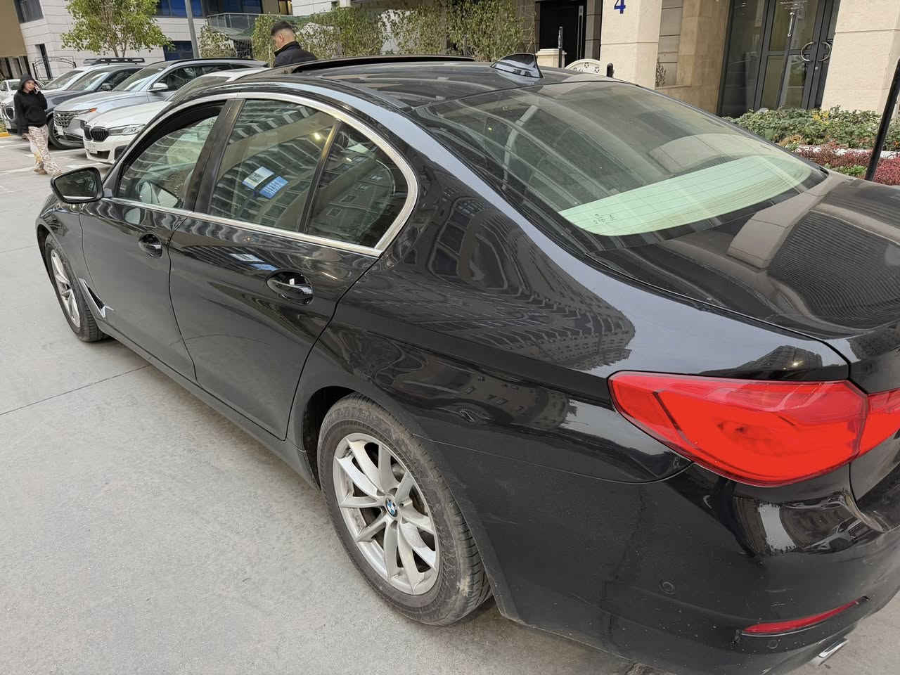 BMW 520i 2020 خليجي وكاله
استلام شركه العروش سيرفر كامل با شركه
فول مواصفات داخل ابيض وفتحه وكراسي كهرباء ومومري وبردات وتدفئة واستيرن كهرباء 
ماشيه 64 الف السياره جديده كلش
كفاله عامه من صبغ بارد وتبديل 
رقمها بغداد وباسمي عنواني المنصور
*********** 
سعر 27 الف دولار وماكو خليجي بهل سعر مكفول 
(( بيع او مراوس ))
