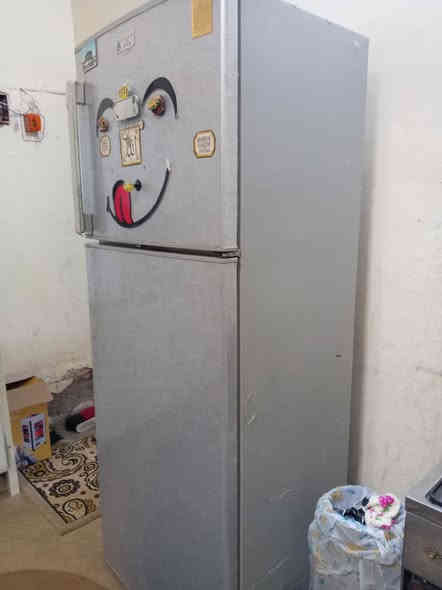 ثلاجه ١٨ قدم للبيع ب١٥٠ تجميد وتبريد فول وعلفحص للتواصل واتساب ***********
