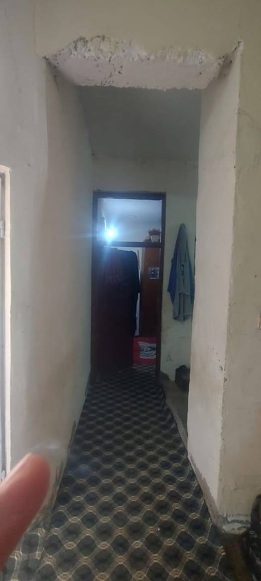 السلام عليكم
دار لبيع في حي اليرموك خلف مصور غزوان مساحه ١٢٠ 
مكون من طابقين ٣ غرف نوم وصاله واستقبال 
السعر ٣٢ وبي مجال 
اتصال ***********
