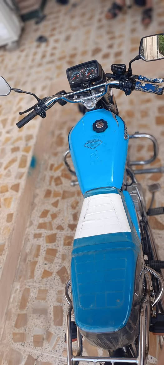 دراجه نوع سويلنك (ايراني ) 
حجم 150
موديل 2023 نشاط خير من الله 
الدراجه نضيفة مثل ما موضح بل صور 
السعر = 700 الف وبيها مجال بسيط 
رقم الهاتف : *********** رقم بي واتس او اتصال 
عنوانه :  القائم ناحية الكرابلة
