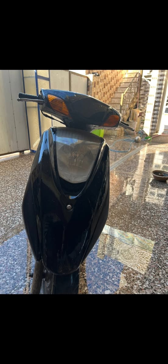 دراجة بريز مصاله شهر من نزلت من الرمبه اوراقه موجوده 140 سرعه مكفوله كلها كفراتها مابيها شخط ما ماشيه 
رقم***********
