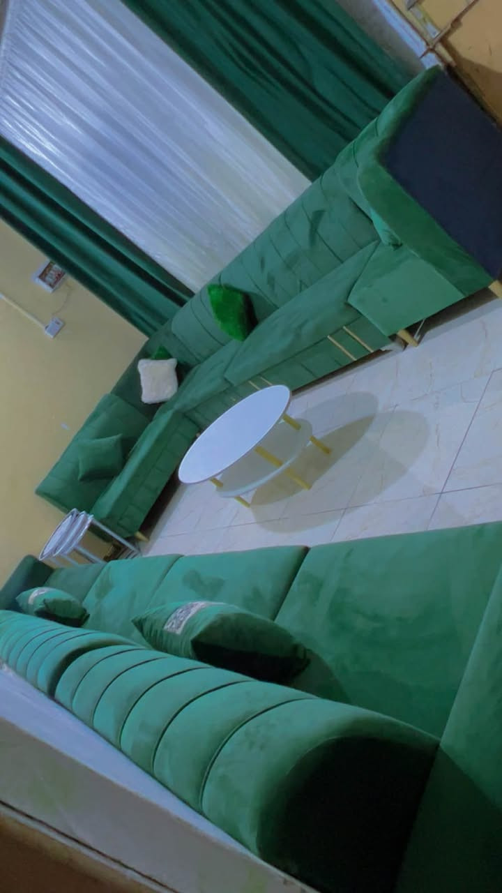 📢 للبيع قنفات مستعملة بحالة ممتازة مع البردة والطاولات 📢

🛋️ طقم قنفات مودرن بلون أخضر فاخر، نظيف ومريح وجاهز للاستخدام. 🪟 يشمل البردة والطاولات الظاهرة بالصور. ✨ مناسب للصالات والمجالس ويضيف لمسة راقية للمنزل.

💰 السعر: 500,000 دينار عراقي ✅ السعر قابل للتفاوض للجادين

📍 العنوان: البصرة – الزبير

📞 للتواصل والاستفسار: ***********

🌹 فرصة ممتازة للحصول على طقم متكامل بحالة جيدة وسعر مناسب.

#البصرة #الزبير #قنفات_مستعملة #بيع_أثاث #مفروشات #قنفات #أثاث_منزلي #العراق 🇮🇶🏠✨
