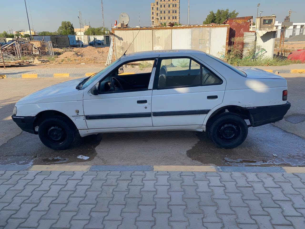 السلام عليكم بيجو روئ مديل 2009 رقمها بغداد راعيها يمي يريد مداور مكينه بيها خيط الكير مكفول كهربائياتها كلها شغاله تخم تاير جامه جديده تبريد عايز فقط كمربيسر كلشي موجود وشغال السعر 18 وبيها مجال المكان نجف  للاتصال *********** النجف, العراق

