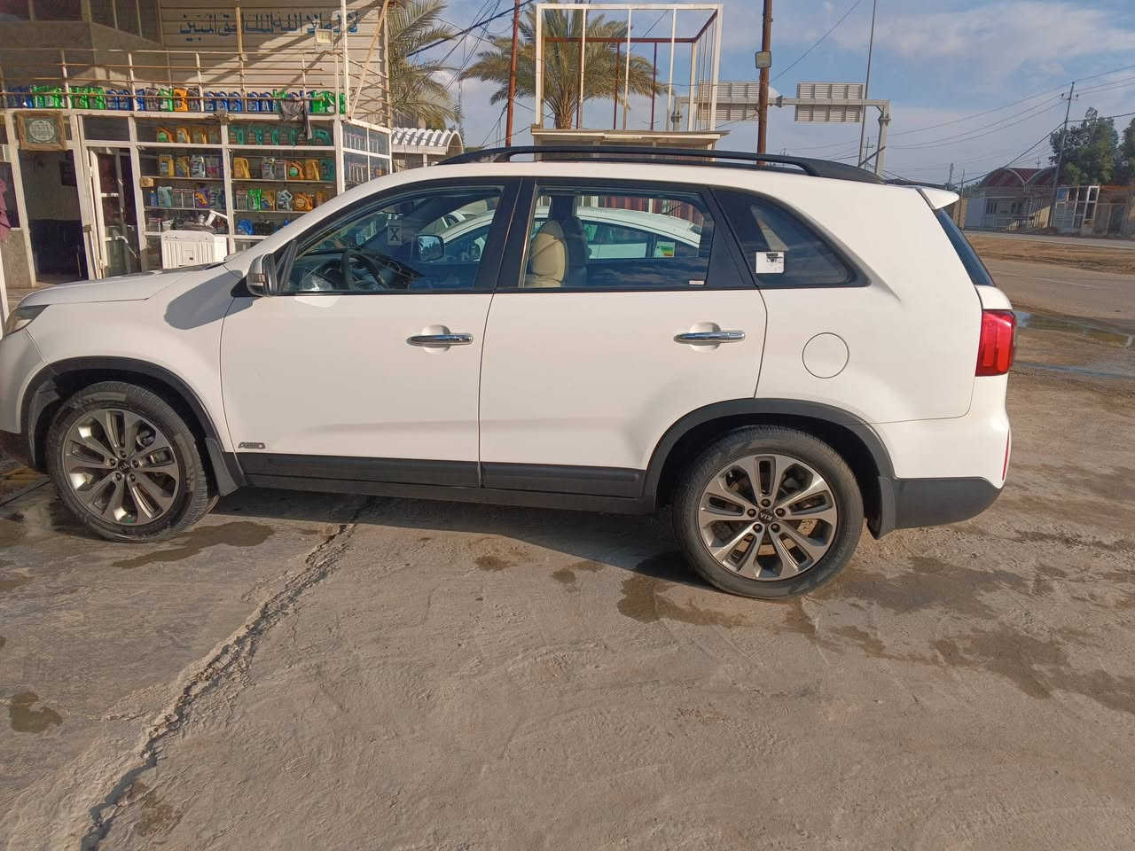 السلام عليكم للبيع او مراوس كيا سورنتو 2014 خليجي كويتي فول موصفات ستة سلندر بنوراما فور ويل حدادية وكير ومكينه كله جديد السياره بيها قطعه وحده صبغ وحده بارد وبيها ملاحضات بسيطات دواخل جلد كشن كهرباء تحكم ستيرن تخم تاير جديد السيارة حلوا احلا من الصور رقم بابل بأسمي مداور ثاني يوم سنوية لل2030 السعر 175وبيها مجال بسيط  للستفسار *********** مكاني نجف كوفة عباسية
