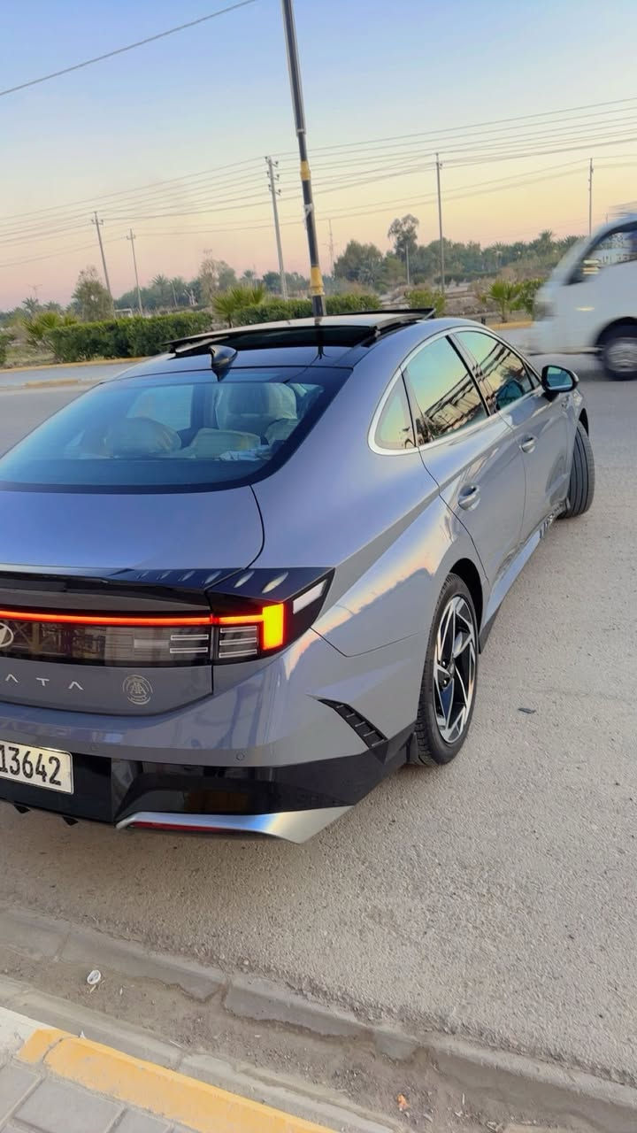 بسم الله الرحمن الرحيم
🚘 هيونداي سوناتا 2025 

رقم. بغداد اب اسمي 

 ماشية 20 الف

محرك 2.5L المرغوب بدون توربو 

✨ المواصفات فول 

 بصمة ( ابواب + صندوق ) 

 🟥الون (سـمـنتي)

🟥 تشغيل عن بعد 

🟥 شاشة جبيرة ( كار بلي + اندرويد )

🟥 واير ليس شحن 

🟥مثبت سرعة 

🟥قيادة ذاتية 

🟥تحديد مسار 

🟥 رادار امامي 

🟥رادار جانبي 

🟥رادار خلفي 

🟥كامرا دوارة ١٨٠

🟥مثبت ستيرن 

🟥سايد بريك بصمة 

🟥مودات قيادة ( نورمال - سبورت - سبورت بلاص - كوستم)

🟥 بانوراما 

🟥تبريد بيانو 

🟥تبريد قطعتين 

🟥لدات بلادية بالدشبول متغير الوان تتحكم بيهه بالشاشة

🟥كيجات بالعداد تظهرلك قراءة (حماوة الدهن - التيربو - العزم)

🟥كيجات دجتال تتغير ويا كل مود مثل ماموضح بالصورة

🟥كير دكمً ٨ سرعات + شفتات ستيرن 

🟥نظام سماعات BOSE اقوى انظمة سماعات

🟥جامات اوتو

🟥اوتو هولد

🟥كشنات جلد

🟥محرك 2500 بدون توربو 

🟥لدات امامي خلفي 

🟥وبعد هواي مواصفات بيهه/: ســعر250 بيه. مجال 

 *********** الله يرزق الجميع انشالله
