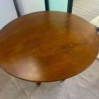 ميز دائري • كراسي • طقم سفرة