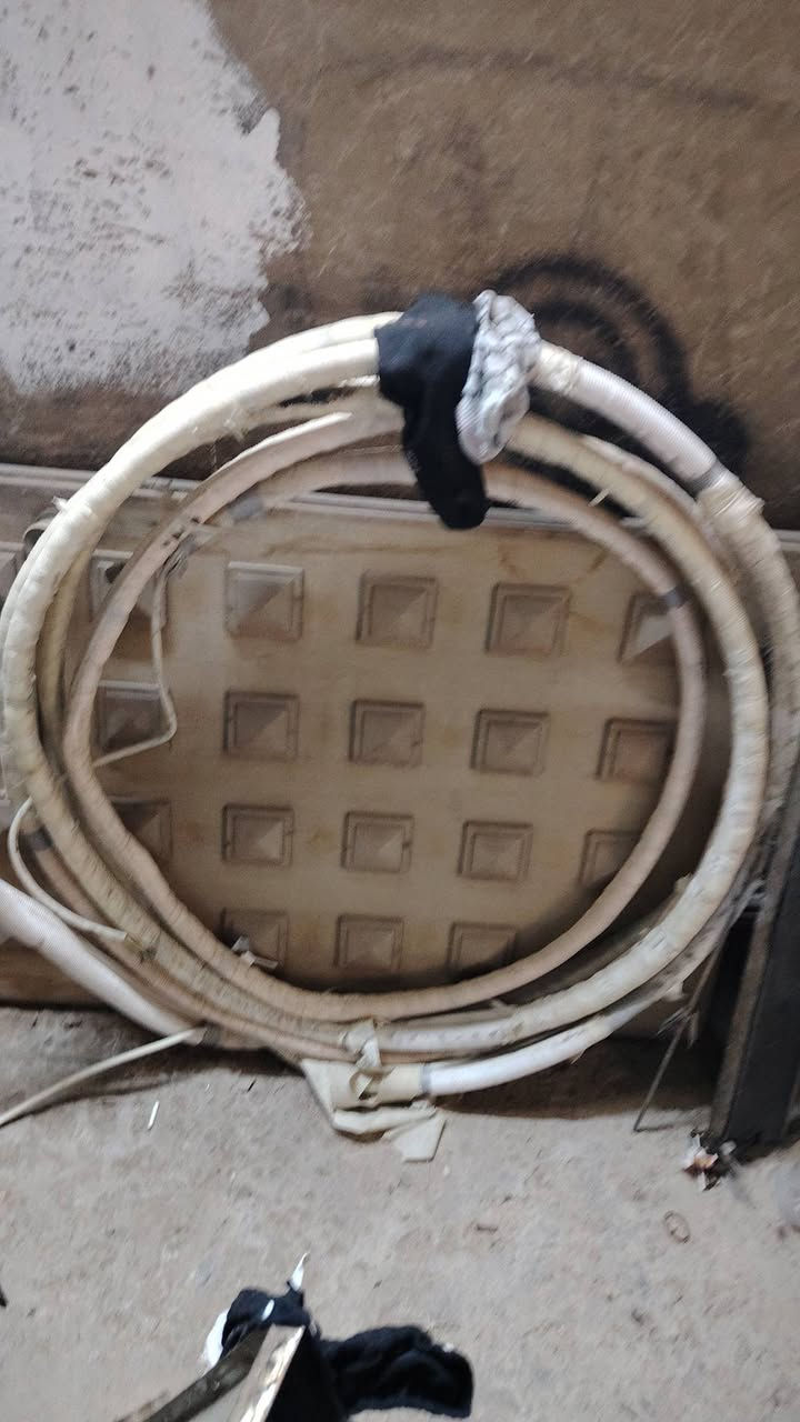 الي يده يدخل واتساب ***********
