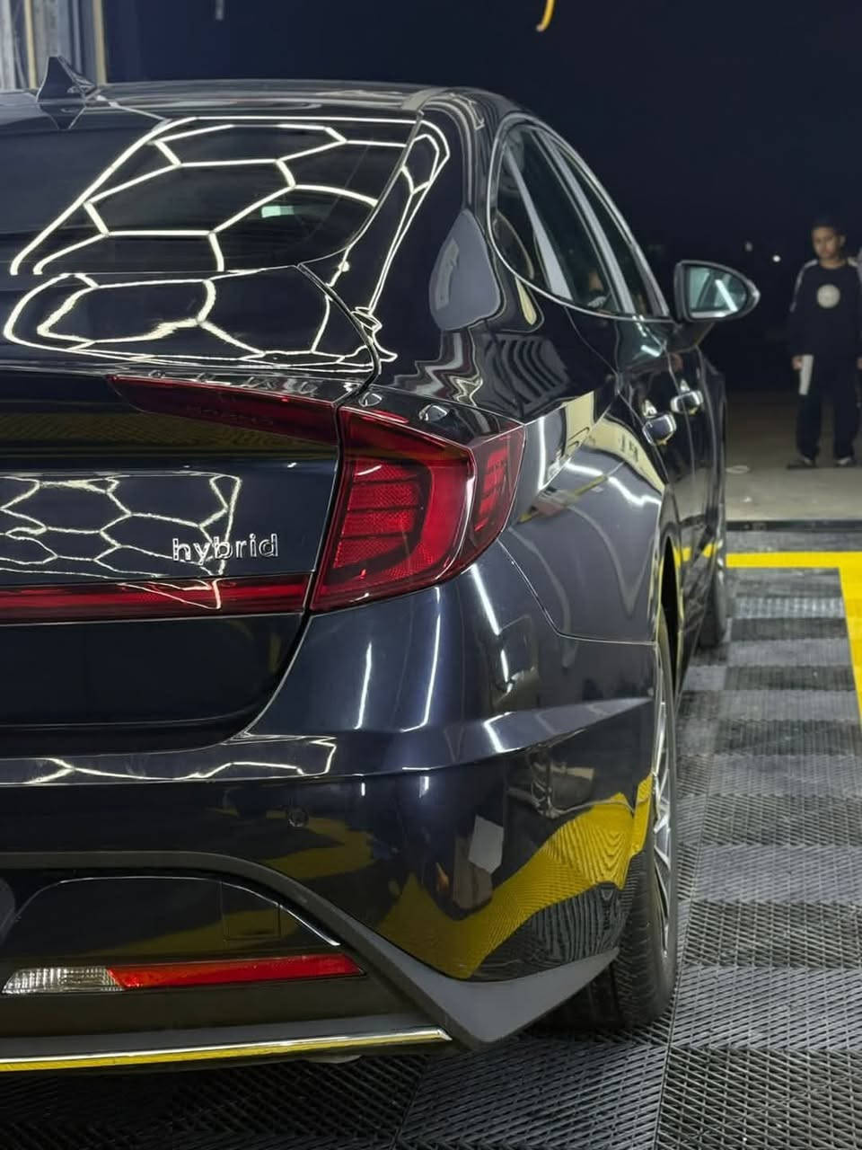 السلام عليكم سوناتا هايبرد 2022 وارد امريكي
محرك 2000

ماشية 67 ميل 

سنوية جديدة  

حادثه فقط مسطرة قبق الجنطة موضح بالسونار وصور امريكا 

مواصفات :::
تشغيل عن بعد

تحديد مسار 

رادارات مانع تصادم اماميه خلفيه 

اشارات بالمري 

تنبيه عند الاقتراب 

محدد سرعه  

هاندبريك كهربائي دكمه 

بصمة ابواب 

بصمة تشغيل

فول تحكم ستيرن 

شفتات ستيرن 

٤ وضعيات قيادة ( سمارت \ سبورت \ ايكو \ كوستم) 

سماعات Bose 

شاحن لاسلكي ( wireless) 

قيادة ذاتية 

جامات امامية اوتو 

قطعتين تبريد 

تبريد مناخ منفصل 

كشنات مخمل بلادي 

انارة لد نهاري 

زنون بلادي

ماسحات الجامة الاماميه اوتو 
السعر 175 وبيها مجال بسيط 
……………

مكان سيارة ديوانية  للاستفسار

***********
