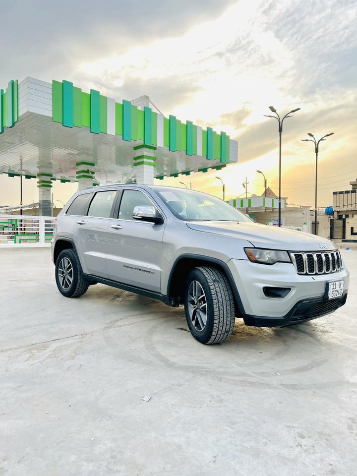 السلام عليكم
جيب موديل 2019 لمتد فول عدا الفتحة
 بيها ٣ قطع صبغ جاملغ وبنيد وصبغ ربع جاملغ خلفي اثر شخط 
سيارة جاهزة من كلشي 
للاستفسار ***********  
مكاني بغداد حي اور
