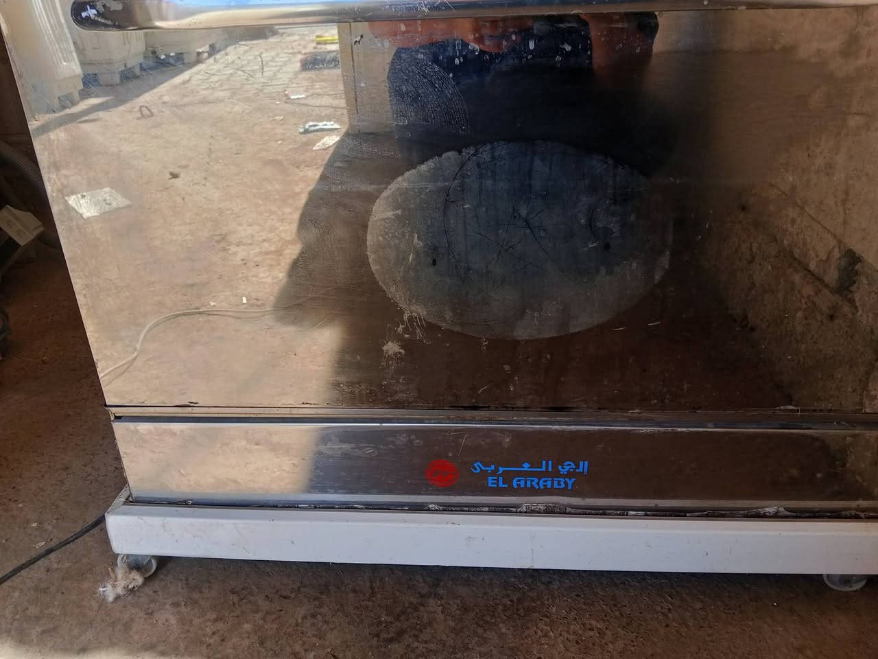 طباخ مصري كما واضح بصوره 
نضافه٩٥/١٠٠
نطي بشرط
سعر١٧٥
٥عيون شرط من فوك وجوه
فرن شغال 
مكان محلي ناحيه العباسي مقابيل مسجد النور قرب عباس الفياض 
***********
