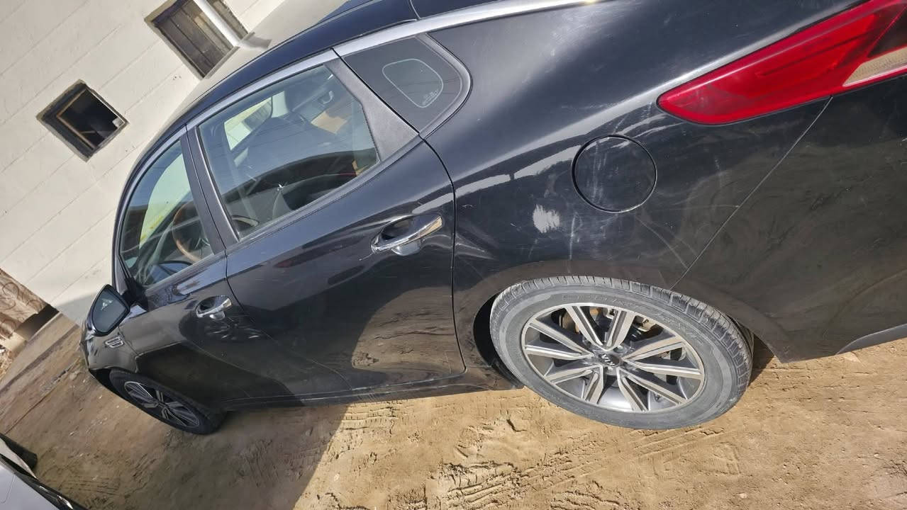 بسم الله الرحمن الرحيم
اوبتما امريكي موديل ١٩ 
رقم بغداد مميز حرة 
حادث بنيد وجاملغ نفسهن 
ضربة سطحية خفيفة بدوان دواخل 
وشواصي وبدنه كفالة مشروطة 
نظيفة كلش حدادية تخبل 
 تبريد تدفئة ثلج 
 محرك كير شرط 
ترايك وين ماعد الله كاع
محرك جي دي اي بدون دونز شرط 
مواصفات 
رادارات 
مانع تصادم 
ويل كب حساسات خلفية 
نقطة عمياء 
شاشة كبيرة بلوتوث حاكية 
لايتات امامي حواجب كله شغال 
السعر ١٣٣  مجال بسيط  مراوس باقل عادي 
مكان السيارة سماوه 

***********
