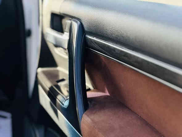 لانكدروز للبيع 2020
مكفولة كفالة عامة فقط بارد موضح بالصورة السونار كامل 
مواصفات بريمية ماشية 106 الف كم
اللون ابيض محرك 6 سلندر 
فتحة بالسقف كشنات جلد كهرباء
المكان بغداد رقم بغداد انكليزي 
للاستفسار *********** غير متواجد على الفيس
