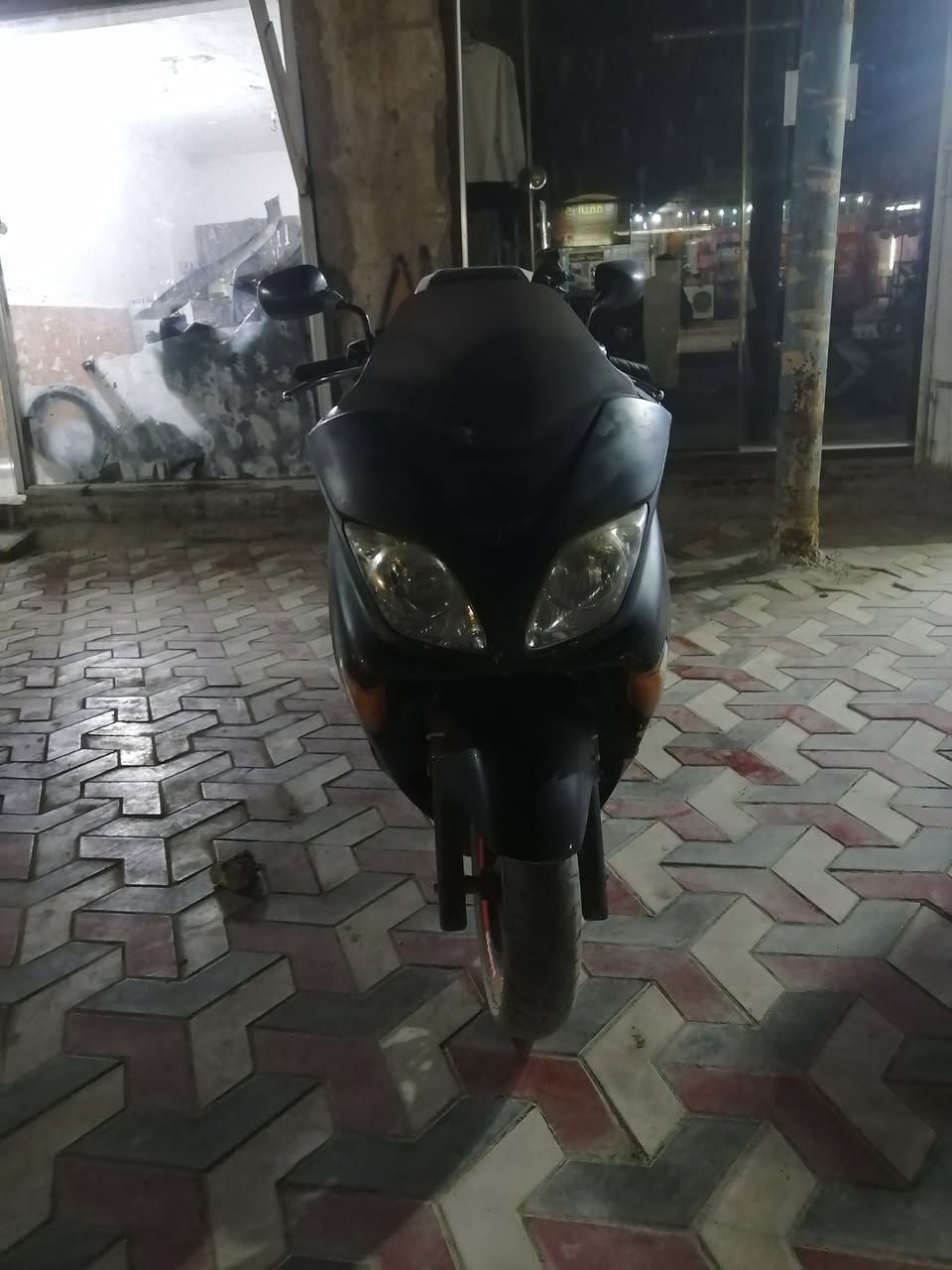 السلام عليكم 08 مفتوحه ناقصهة ترتيب بسيط لونهة اسود طافي  المكان الديوانية جمعيه السعر 500و بيهة مجال للشراي فدوه المو شراي لا يتعبني الرقم ***********
