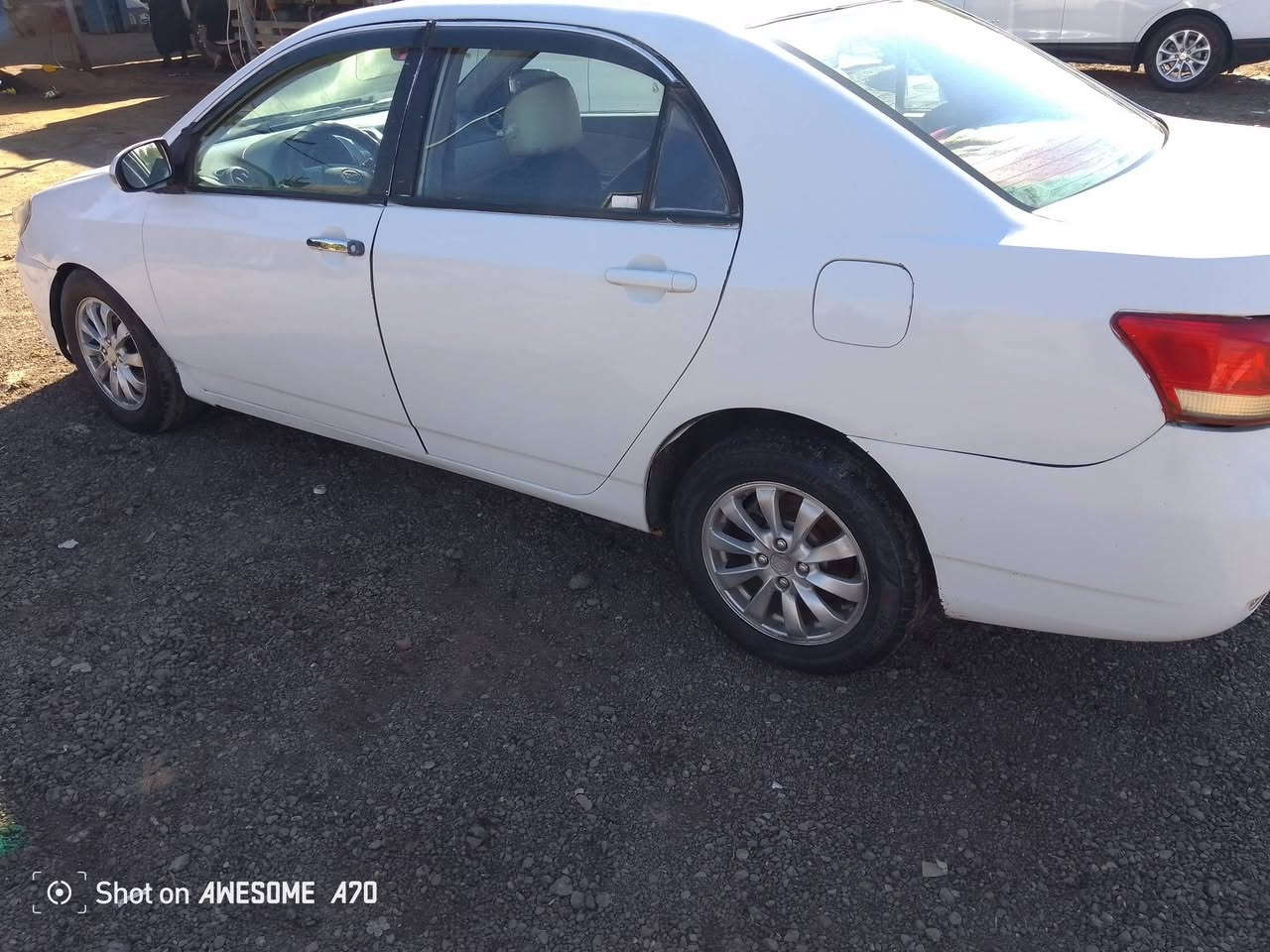 السلام عليكم بيوايد J3موديل ٣٠١٣ رقم بغداد سنويه ماساقطه تحويل مالكها بغداد مصبوغه حزام بيهة طخه بسيطه جاملغ خلفي والباقي مكفوله من الضربه مكينه وكير مكفولات حداديه خير من الله بيهة درايم واحد ضعيف كهربائي كير اوتو بصمه مكاني واسط النعمانيه السعر ٤٠ بيهة مجال حك الجيه 
واتساب ***********
***********
