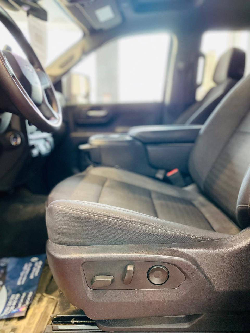 شوفرليت سلفرادو 2024
محرك 4 سلندر توربو
ماشيه 23 الف 
رقم اربيل
صور الحادث مرفق بالصور  
السياره  فئه Z71  TRAIL BOSS 
CUSTOM
مواصفات :- 
كامره خلفيه 
صندوق فتح كهرباء اضاءه بودي 
تحديد مسار 
رادار امامي 
رادار خلفي 
رادار اجسام 
تحكم دفع رباعي 🪨4*4
بصمة تشغيل 
كشن امامي تتحكم بي متصل او منفصل 
السياره مزوده استيراد خاص دبلات من ماركة RANCHO العالميه بحيث تمتص المطبات نعومه بالمشي ممتاز 
السعر 270 وبيها مجال 
مكان السياره صلاح الدين سامراء 
للأستفسار الأتصال على الرقم 
***********
