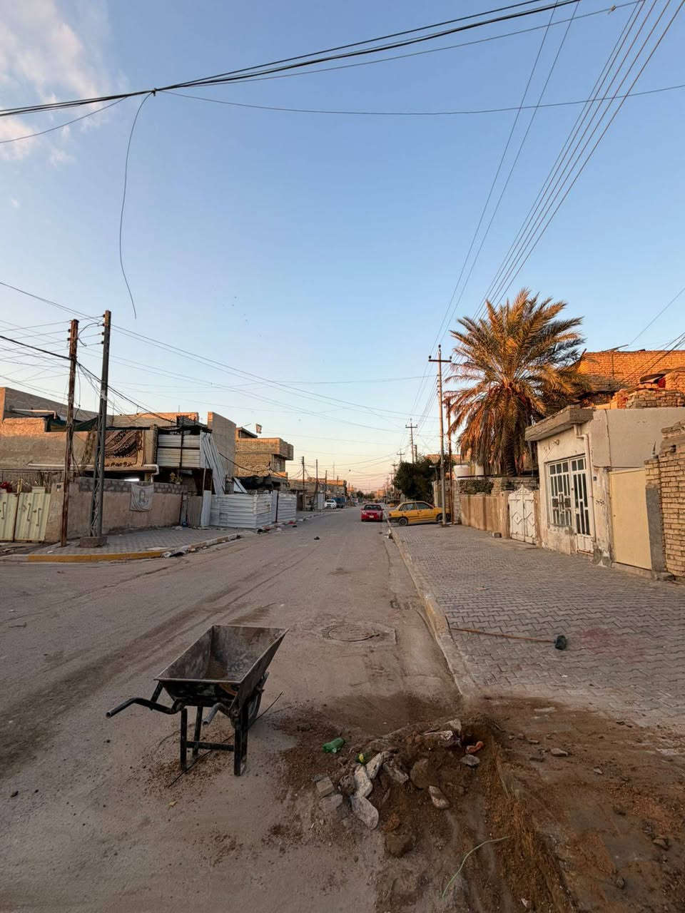 مشتمل للبيع المساحه 100متر واجهه 5ونزال 20طابق اونص السكلات منطقه ال15الف البيت عله شارع 20 كراج جبير استقبال اومطبخ اوغرفه بلئخير اوغرفه فوك اوخدمات داخل البيت اوخارجهه الرضيهه بورسلين سعره 58مليون***********
