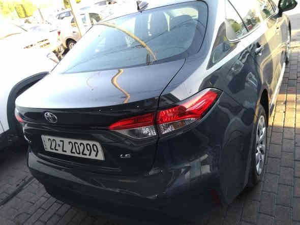 السلام عليكم كورولا موديل 2024
دخول جديد قبل بومين دخلت ترقيم جديد البارحه رقمتها 
بيها قطعتين 
باب السكن بصف السائق تبديل تفصيخ 
وبيها الباب الخلفي بي تصليح وصبغ 
بيها بعض الرصعات خفيفه 
صور الحادث وصور الإمارت بدون رقم صوره الشاصي ويا المنشور 
وهاي كل تفاصيل السياره 
ماشيه 40700كم تقريباً 
داخل مخمل 
تحكمات استيرن 
كامره 
رادارات 
وبعد مواصفات والله ما أعرف بيها 
مكفولة من محرك وكير وصدر وتايرات ودواخل وبجم وصندوك كله جديد وضع شركه 
مكانها بغداد البلديات قرب الشقق الفلسطينية 
***********
السعر 155$ وبها شي بسيط
