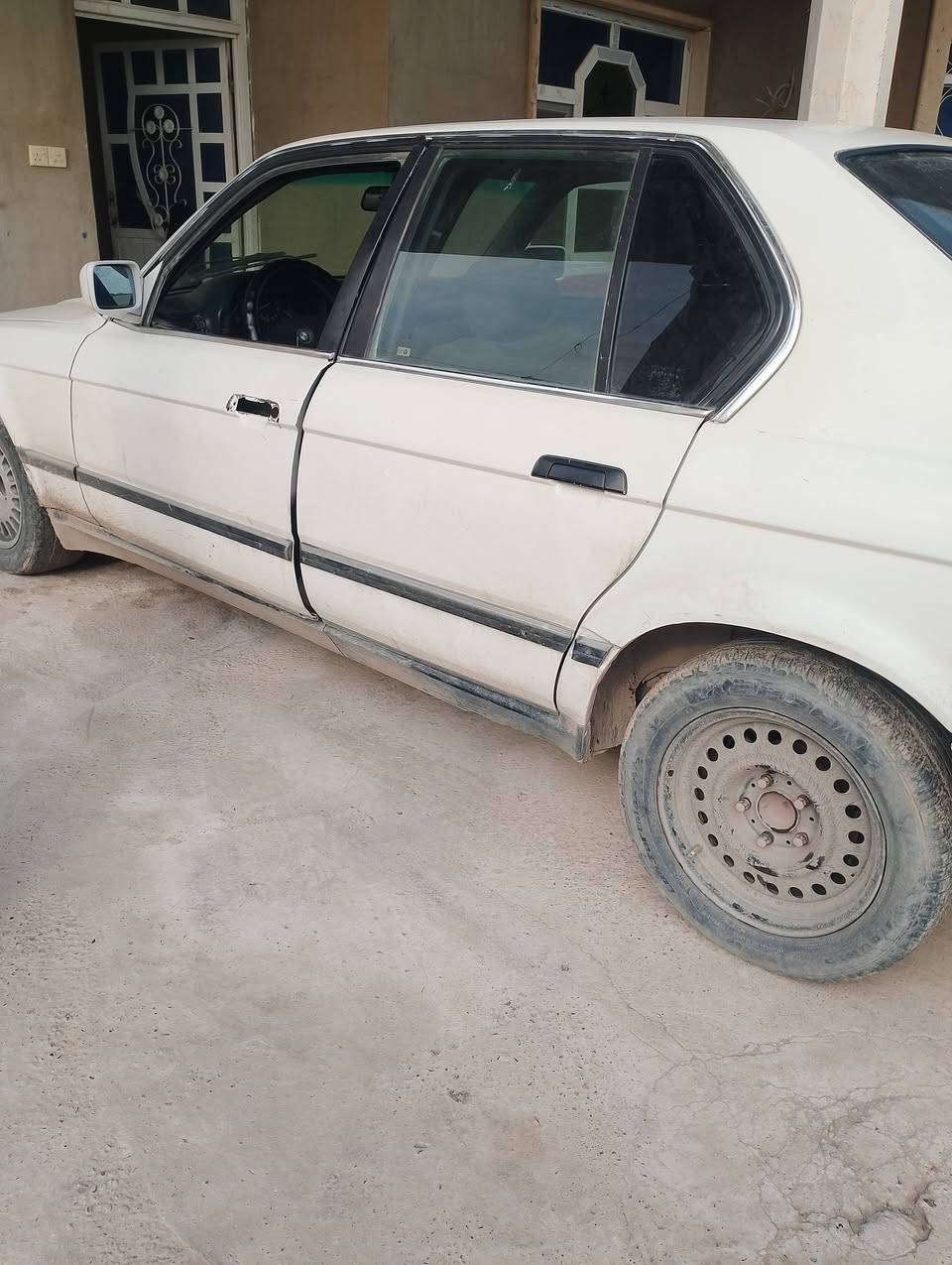 السلام عليكم بي ام 735موديل 91رقم نينوى فحص تحويل شرط كير عادي محرك شرط طخم امامي خلفي شرط تواير نص عمر صبغ الجاملغ الخلفي  اليمين السعر 25وبيها مجال مراوس يرهم ‏‪***********‬‏
