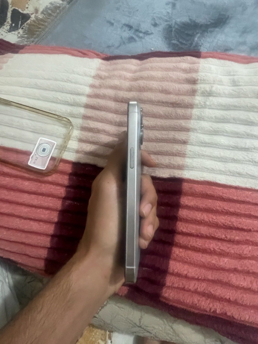 ايفون 15بروماكس 
ذاكره 256
بطاريه 82ممتازه 
شاشه وبطاريه مبدل 
مكاني بغداد الدوره 
***********
سعر550