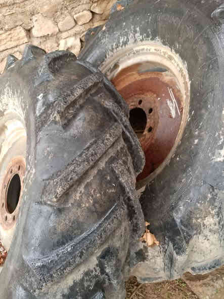 سلام عليكم تايرات 24 مال مرشات اللبيع  السعر 250قفلهن. عنوان جنوب الموصل.  ***********
